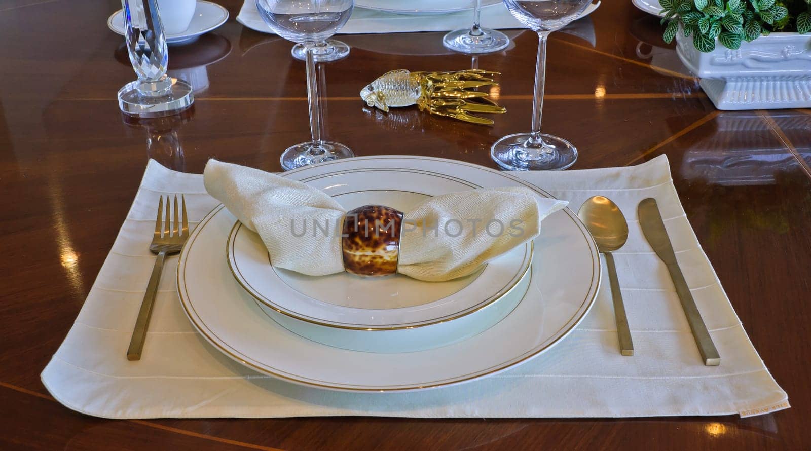 Table setting of dinnerware