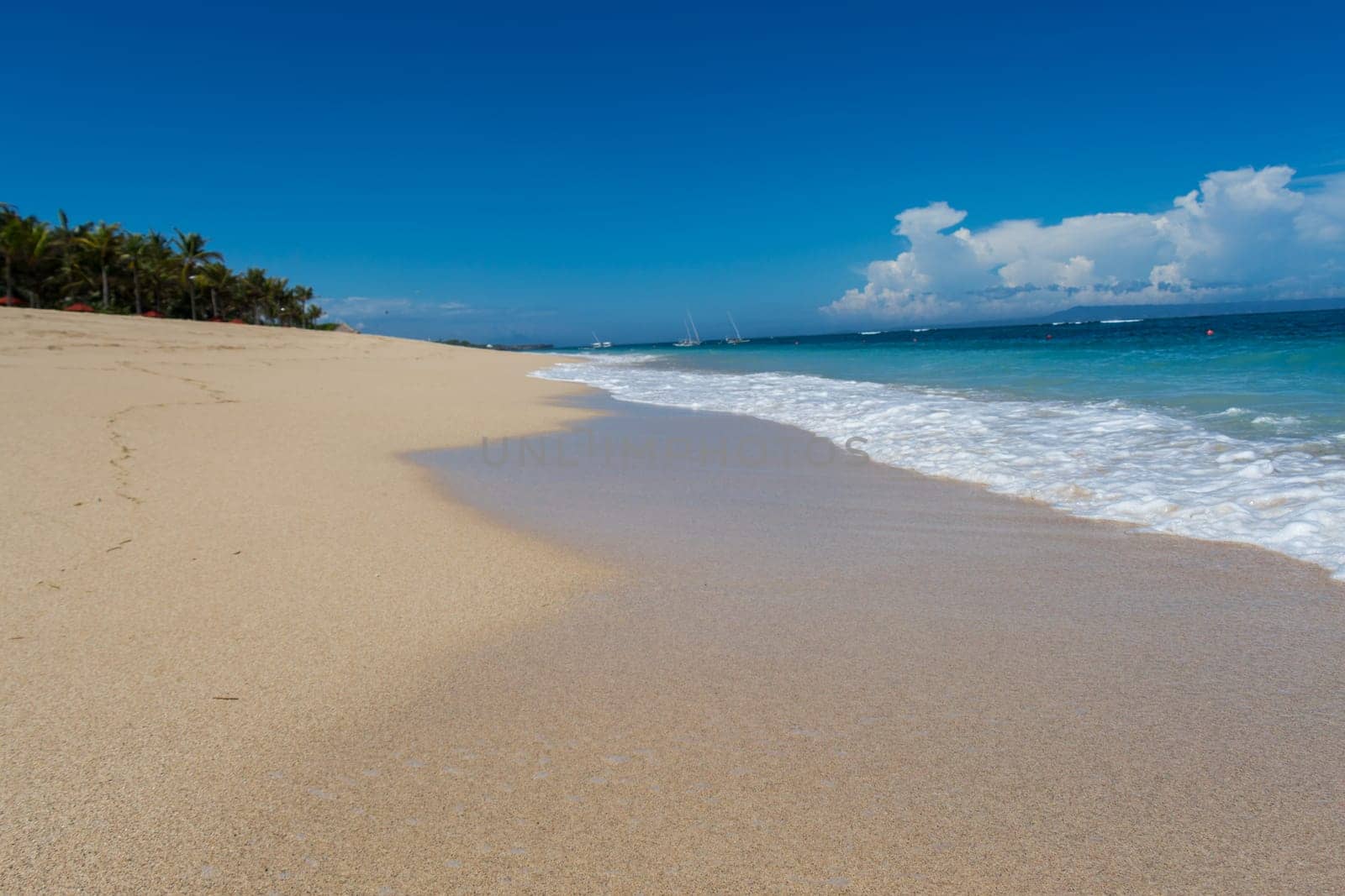 Beautiful secluded sandy beach in the Caribbean with white sand and blue sky as in paradise