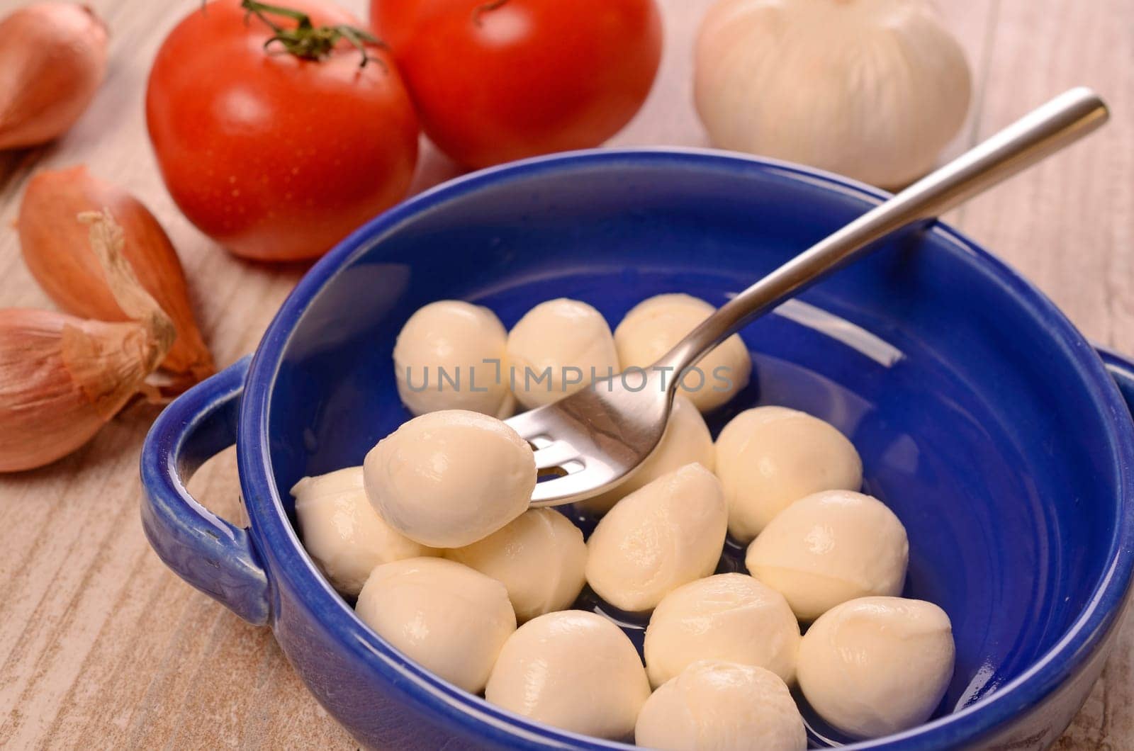 Mozzarella with cooking ingredients