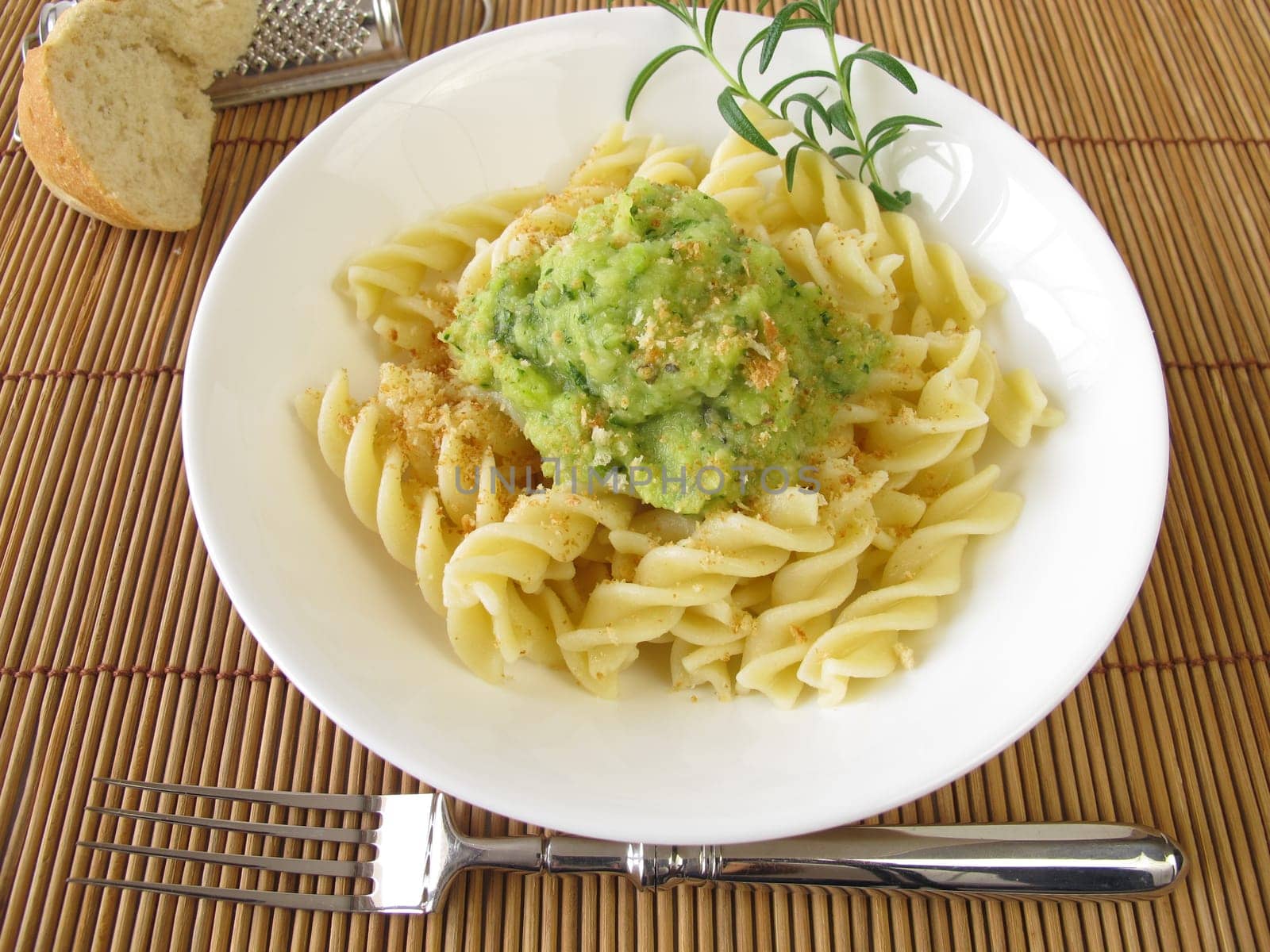 Pasta with zucchinisoße and bread crumbs