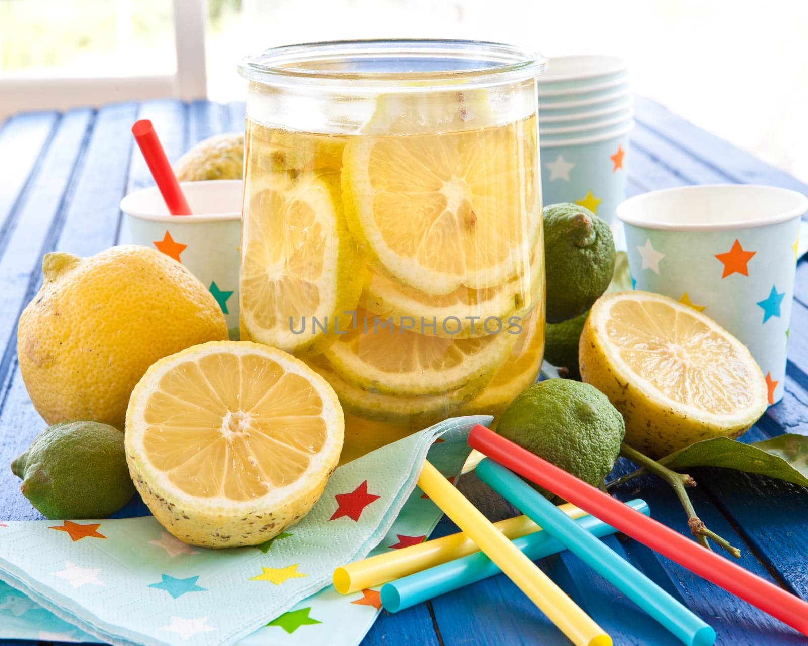 Homemade iced eatwith lemon in vintage mason jar