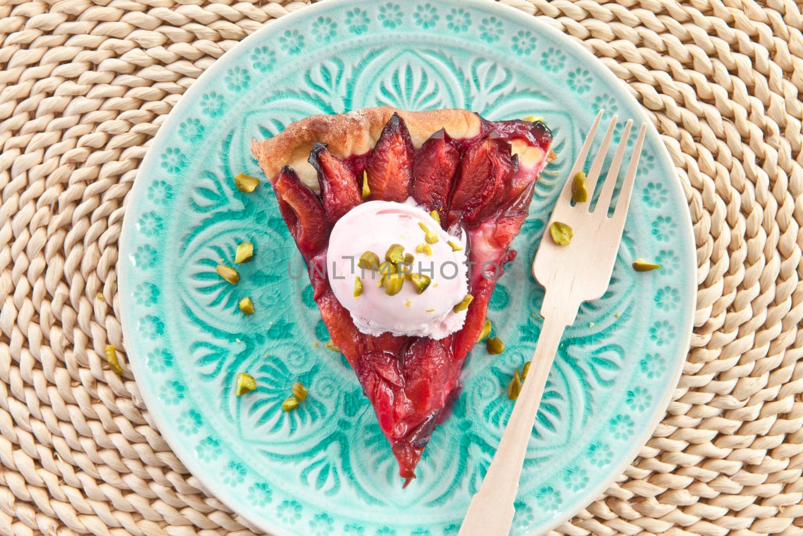 Cake with fresh plums with a scoop of ice cream