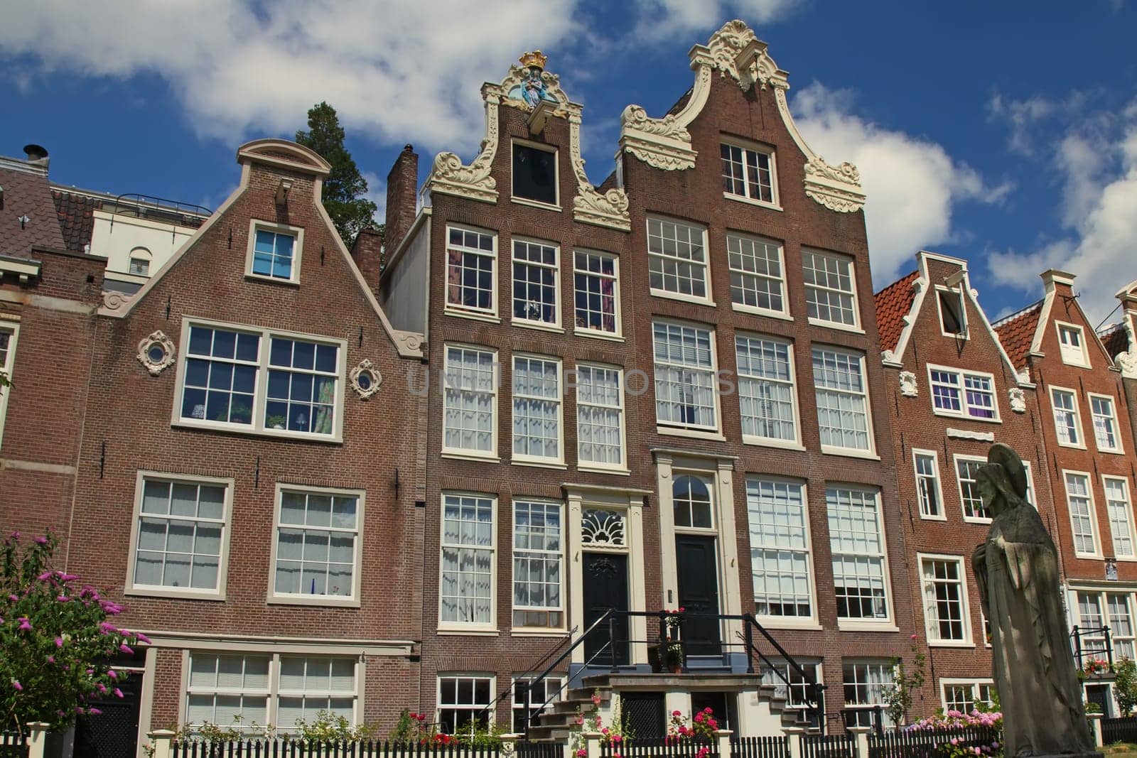 Unique example of traditional Dutch architecture (Begijnhof, Amsterdam)