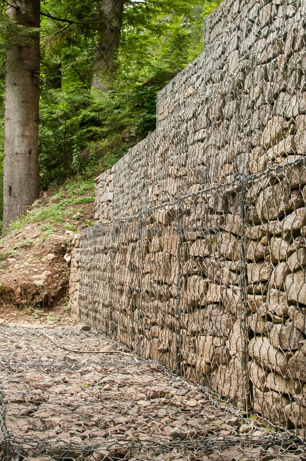 Gabion plastic covered wire mesh baskets filled with stone for slope stabilization