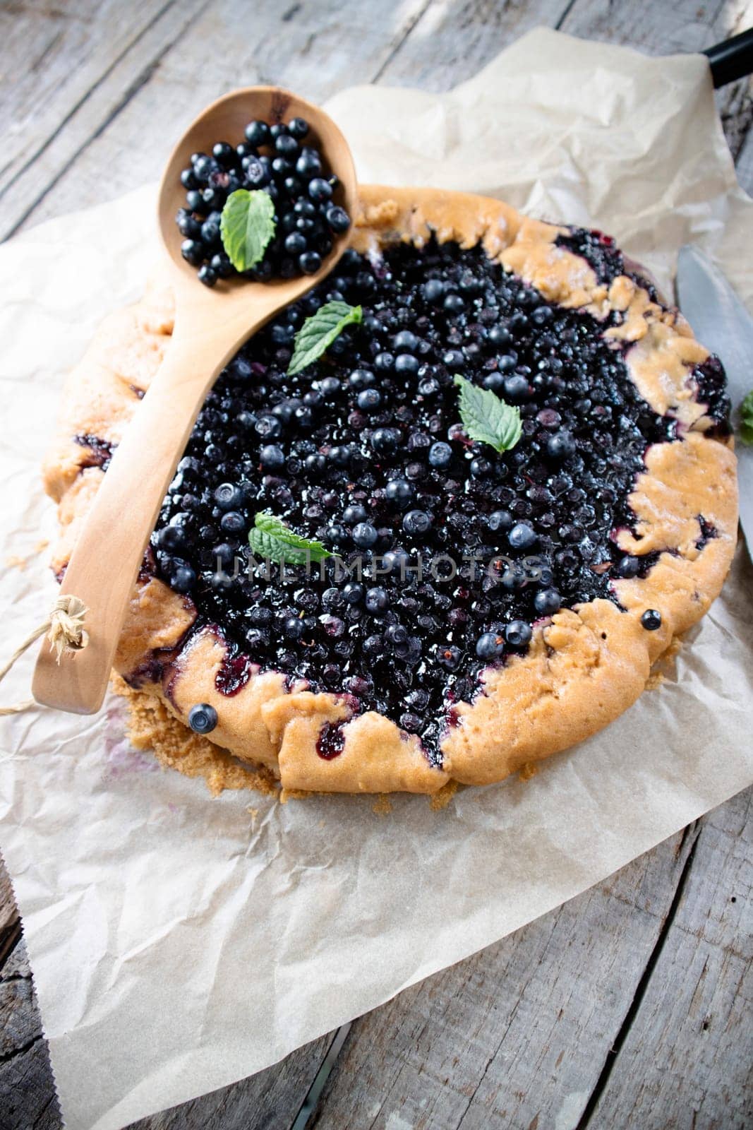 Photographic documentation of a rustic cake made with wild blueberries 