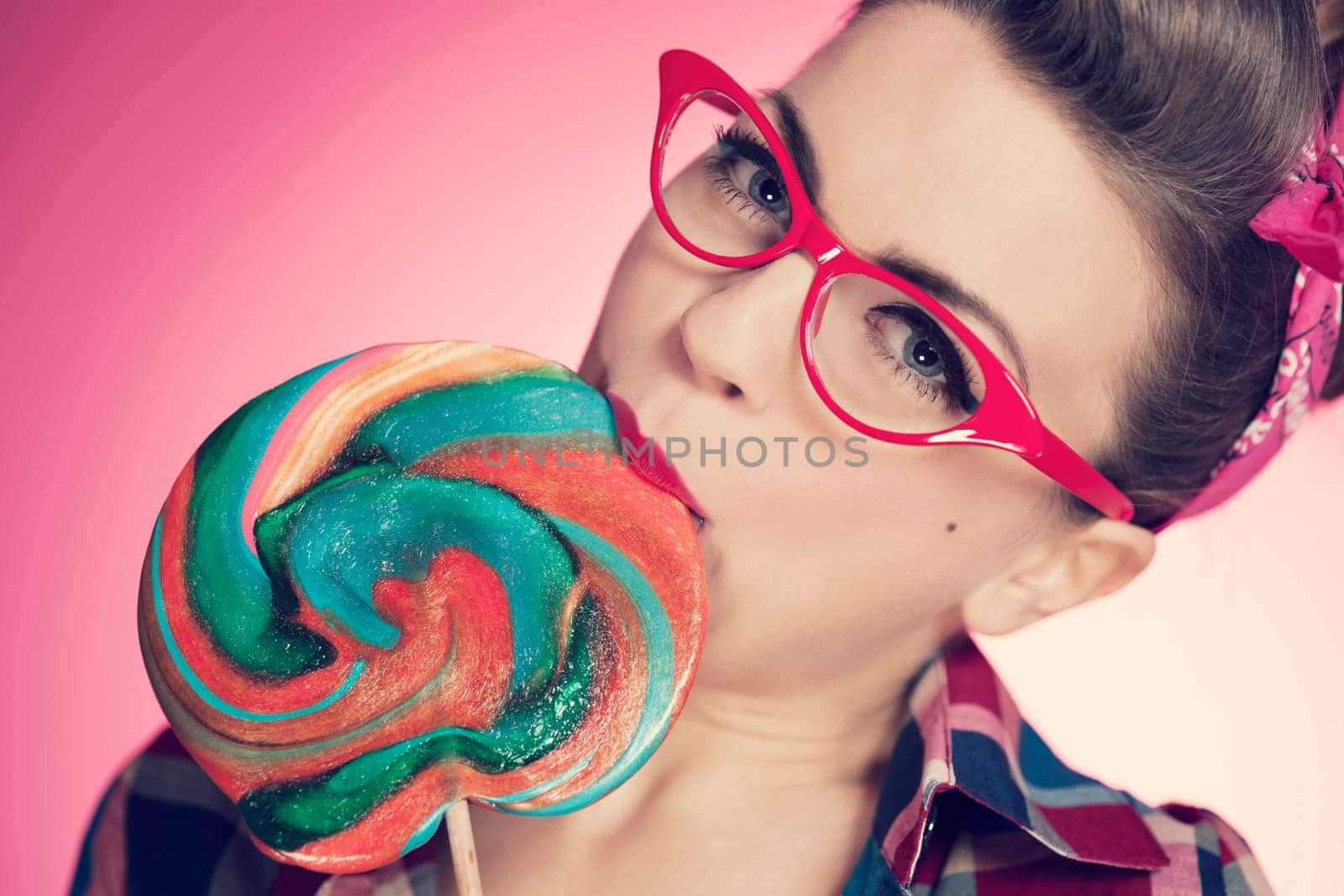 Pin up girl eating lollipop