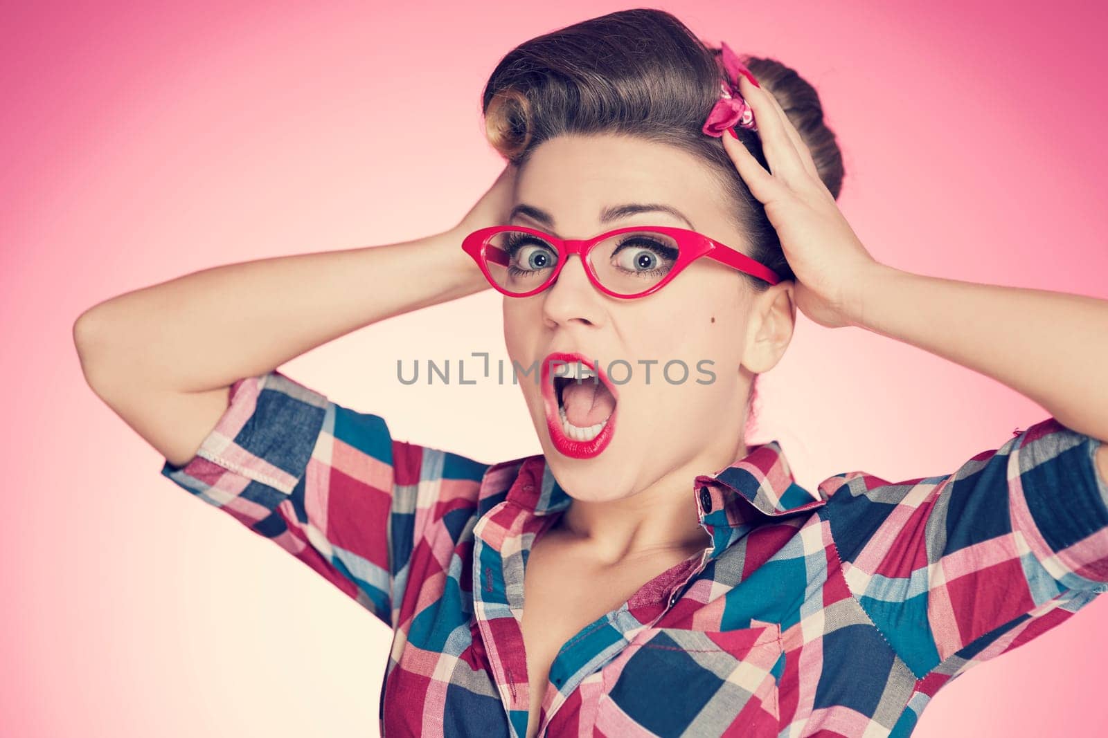 Shocked pin up girl