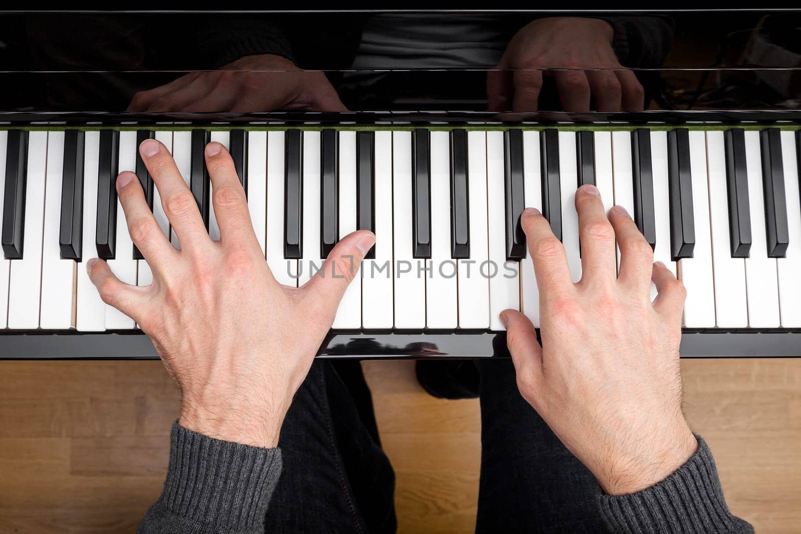 An image of a piano playing background