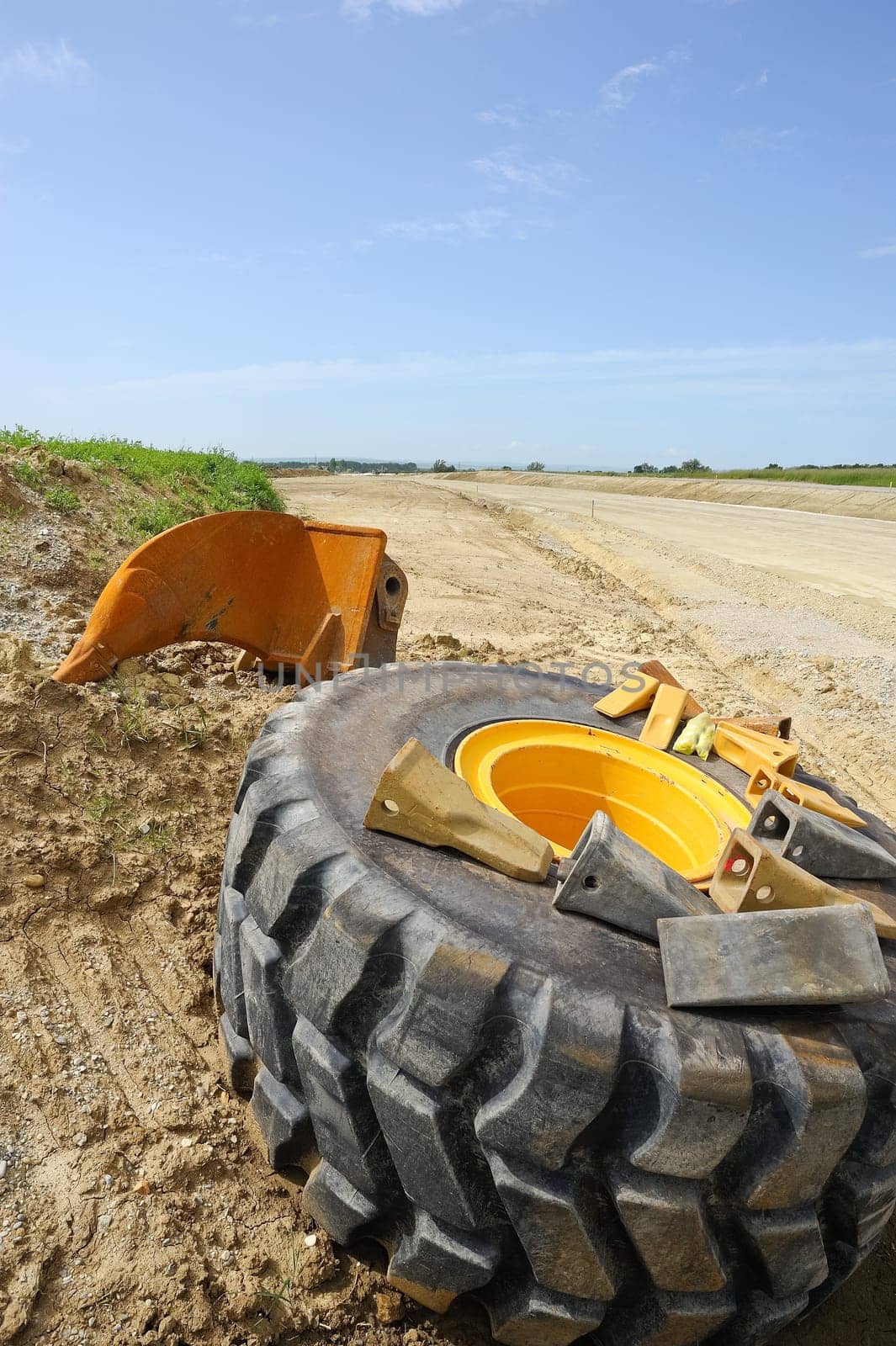 Reserve wheel for trucks on construction site