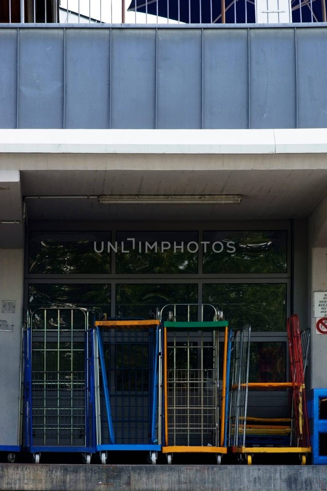 The photograph of the loading ramp of a canteen with trolleys and pallets.
