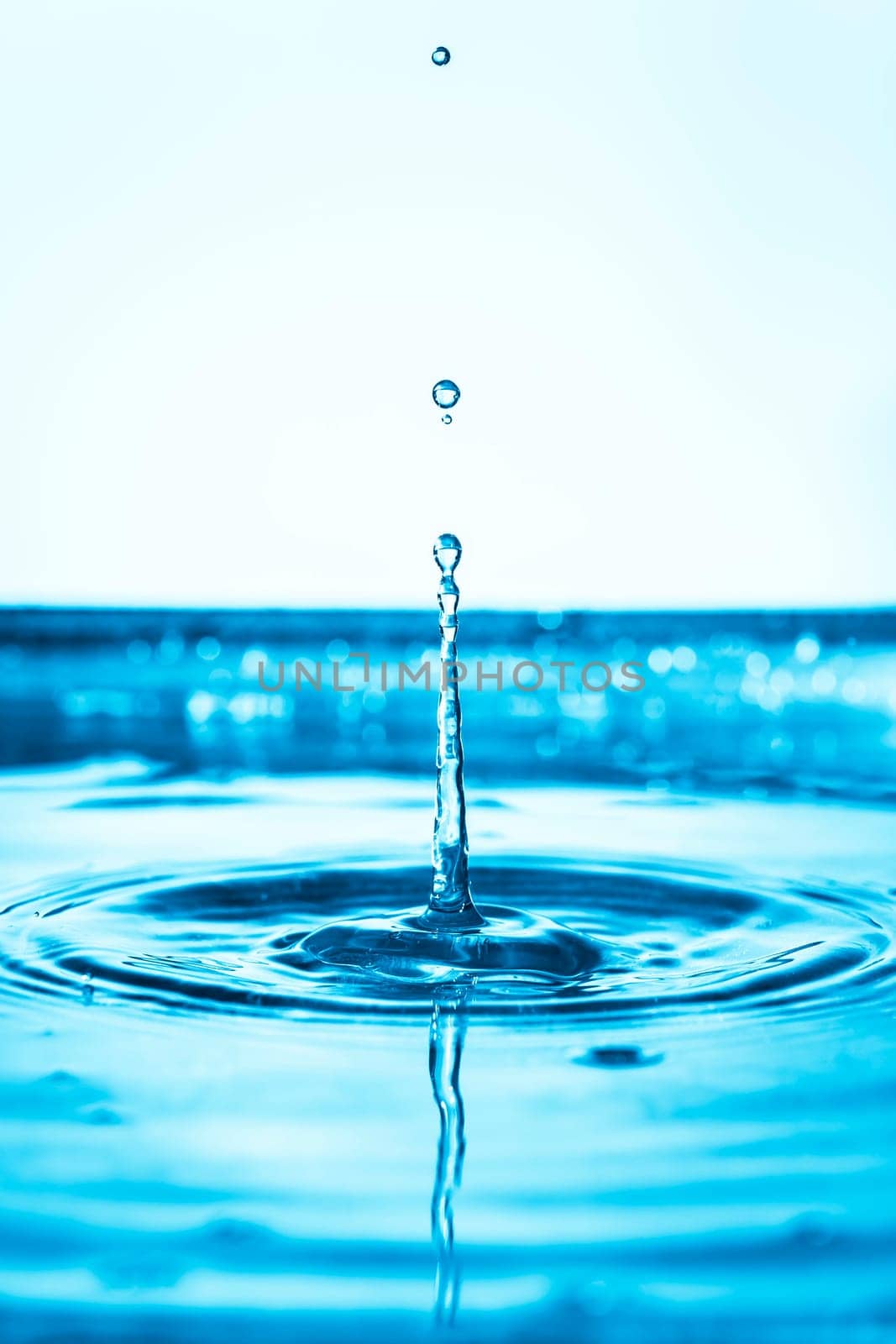 An image of a beautiful water drop background