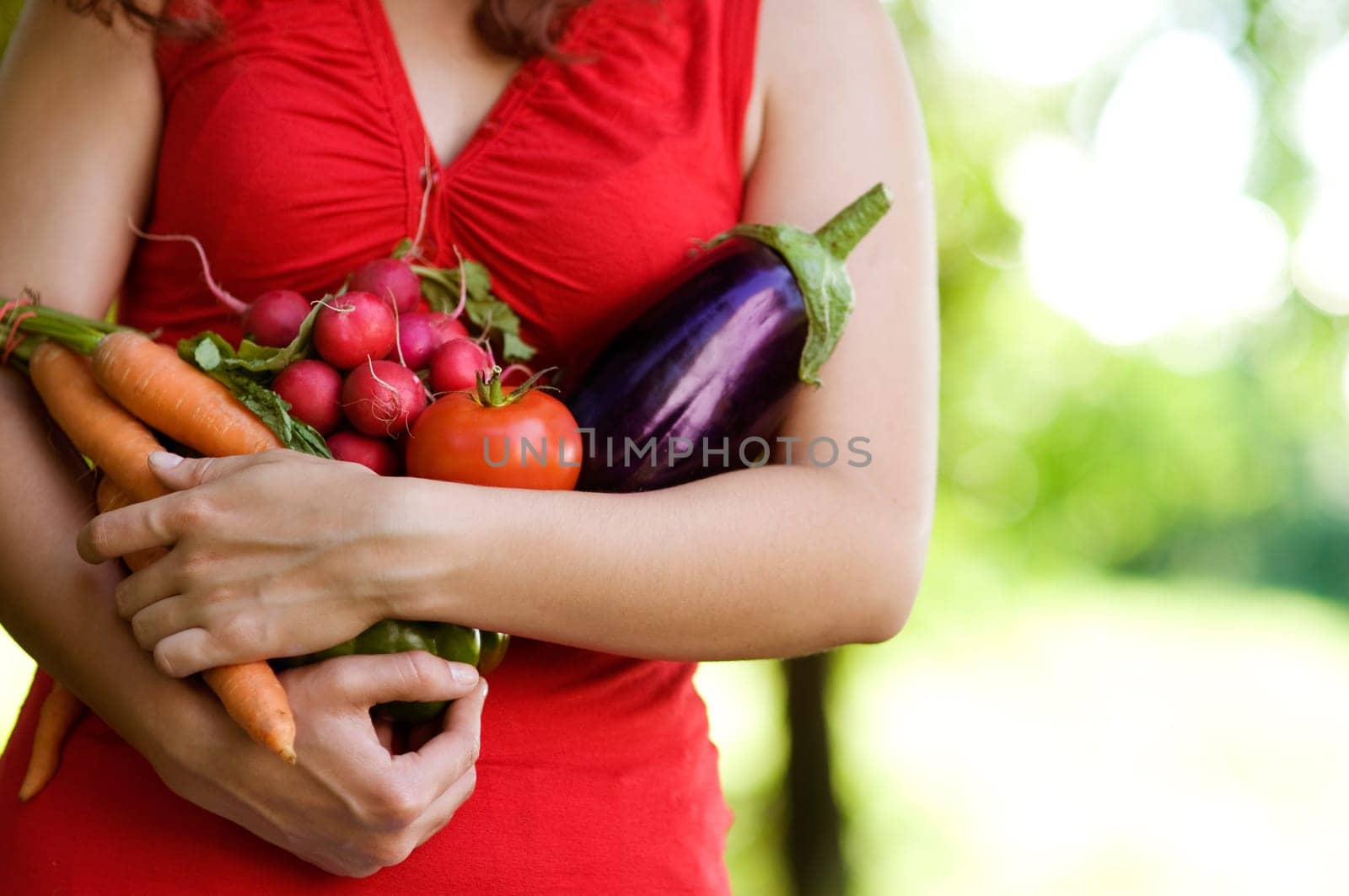 Holding fresh vegetables