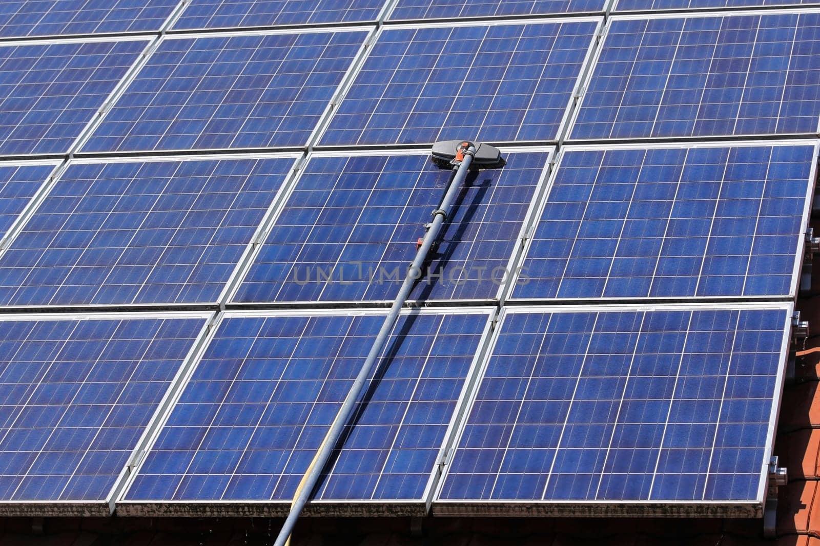 Cleaning solar modules