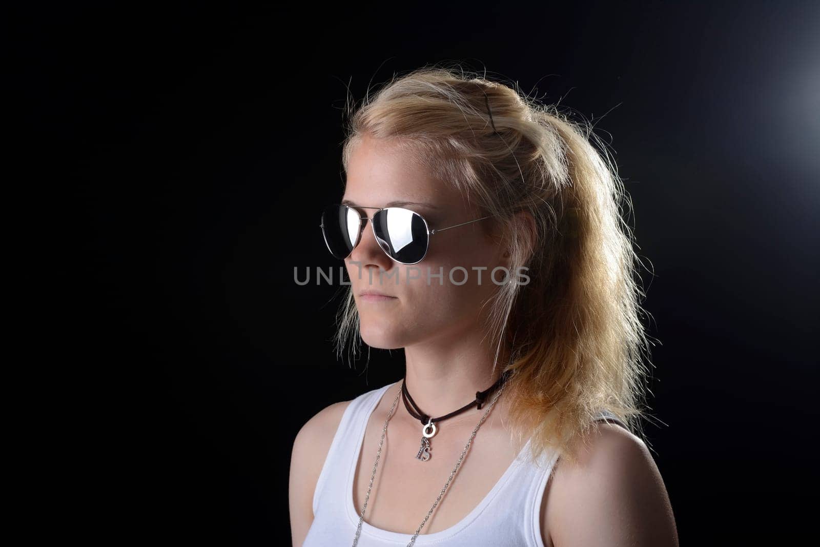 Woman with sunglasses