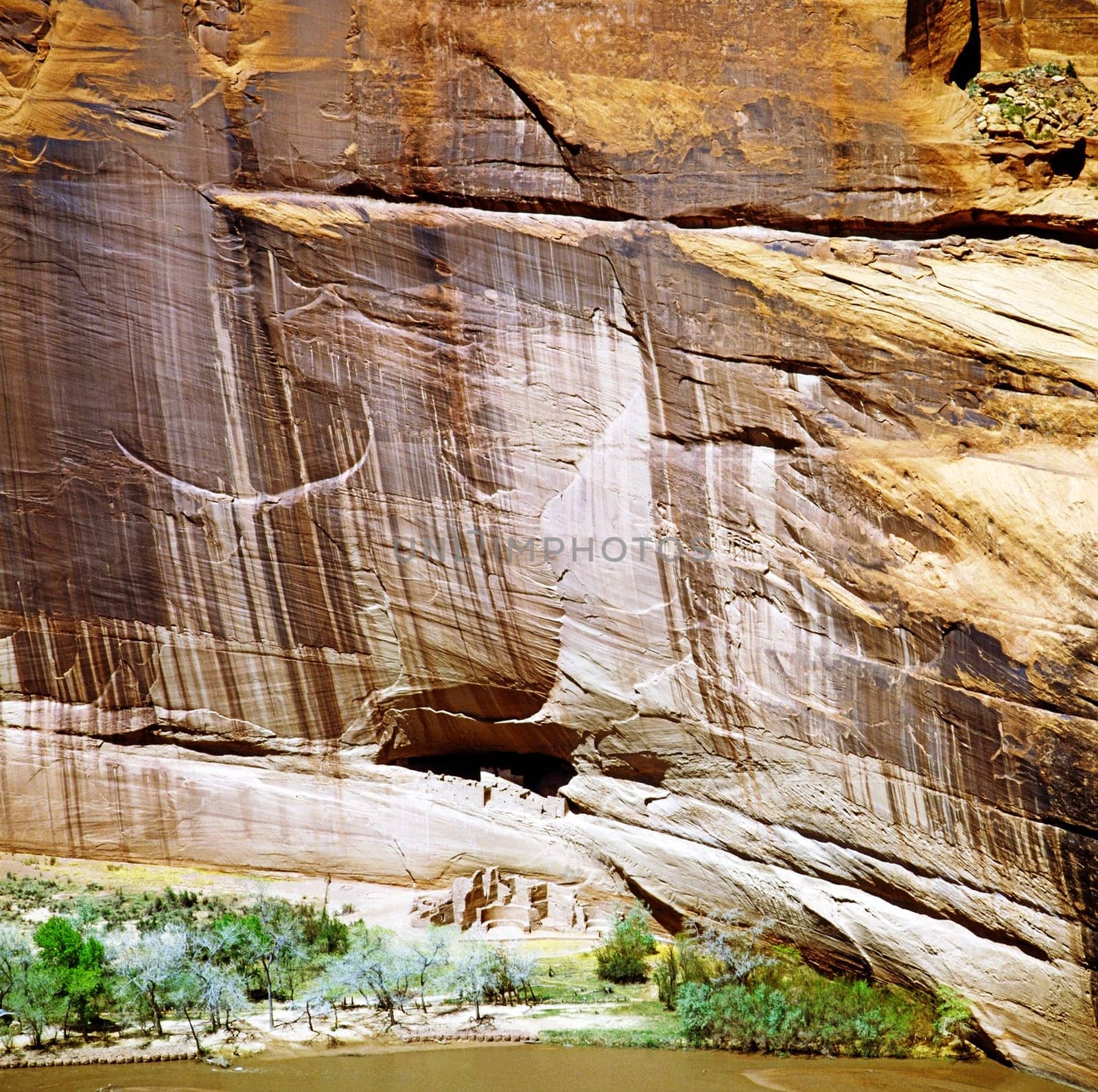 Anasazi cliff dwellings in Canyon de Chelly