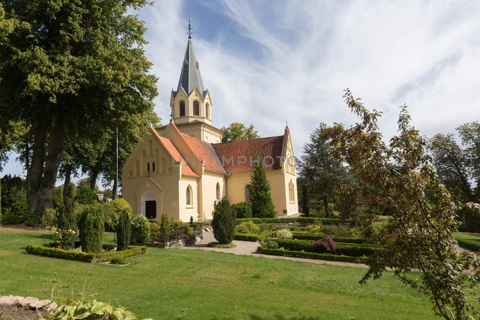 Church of Tranekér behind a tree