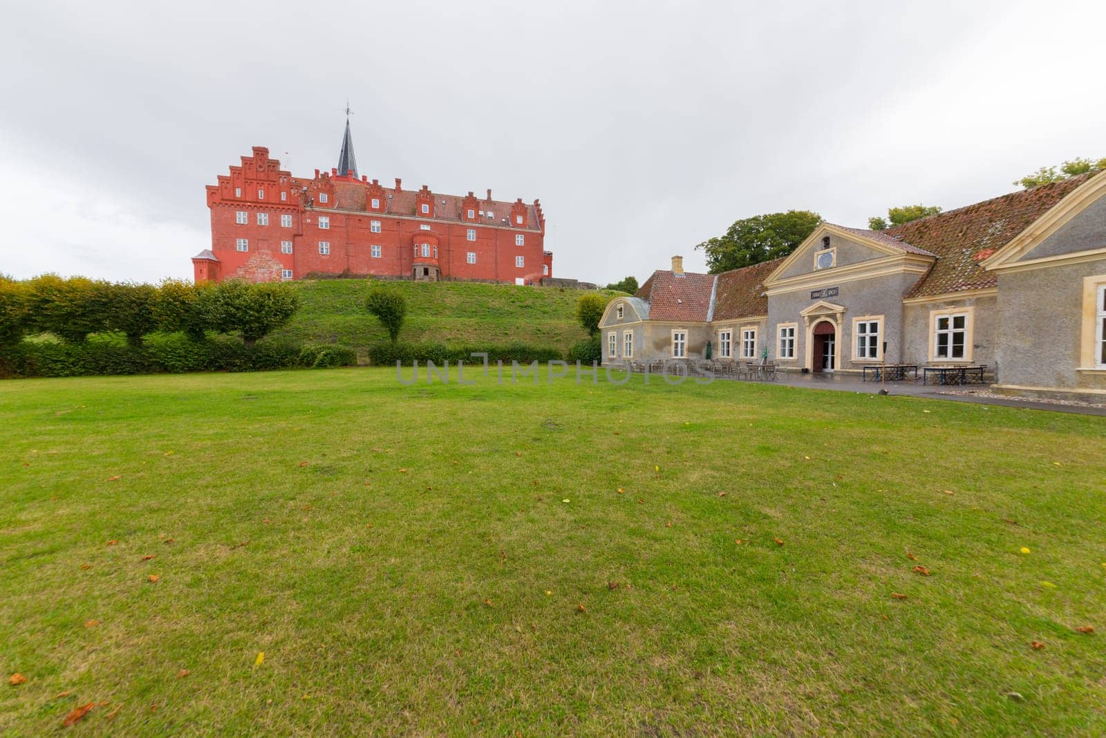 Castle and outbuilding in Tranekér