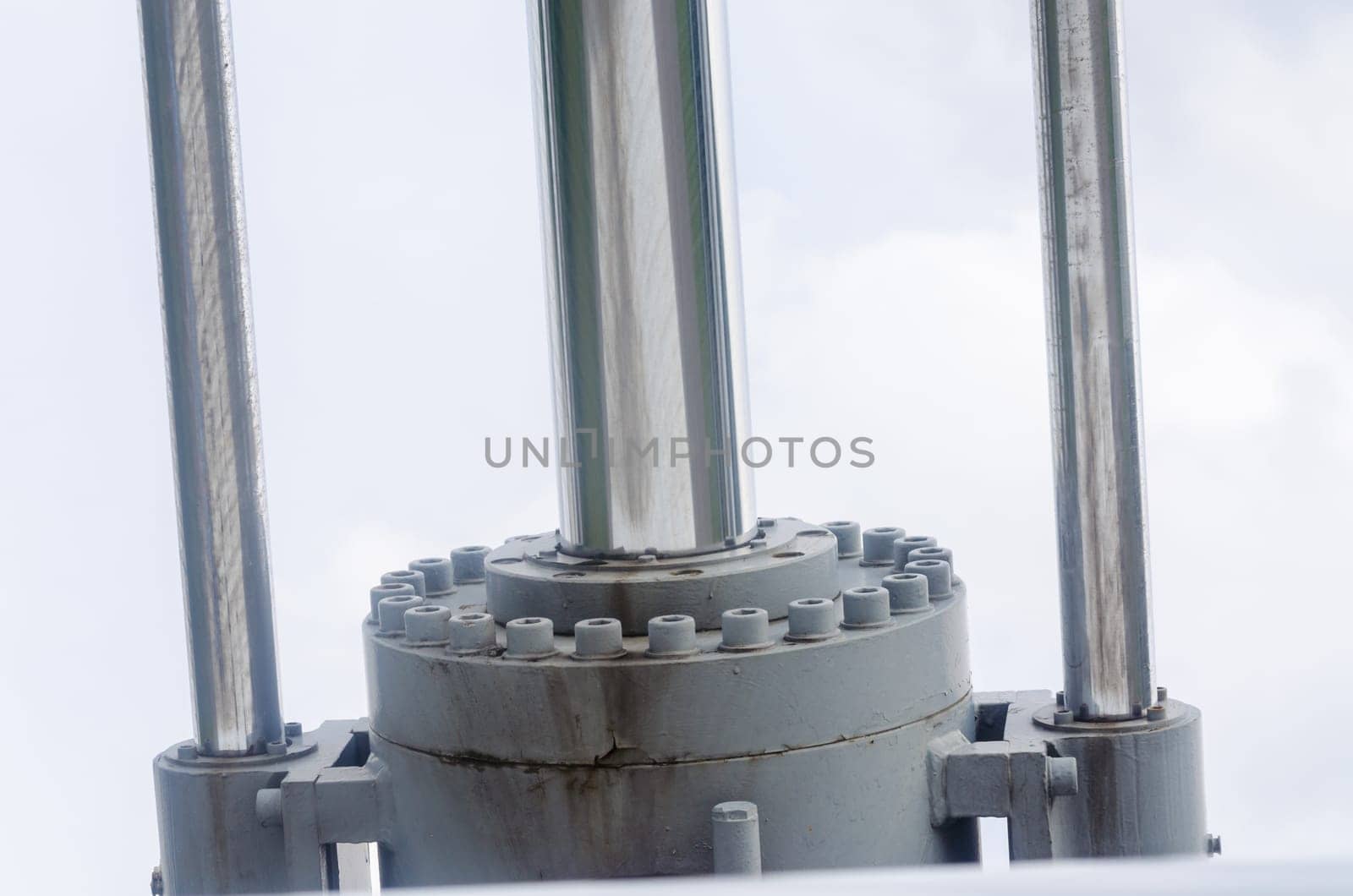 A pneumatic cylinder,hydraulic stamp here for a lifting bridge.