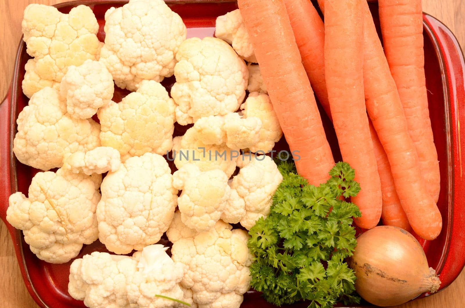 Fresh vegetables on a ceramic plate