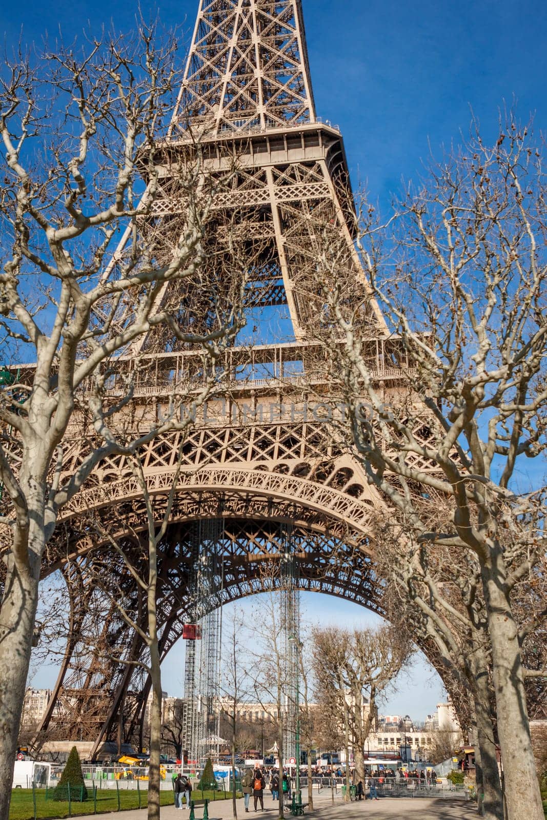 eiffeltower in paris landmark in front of blue sky in spring architecture view