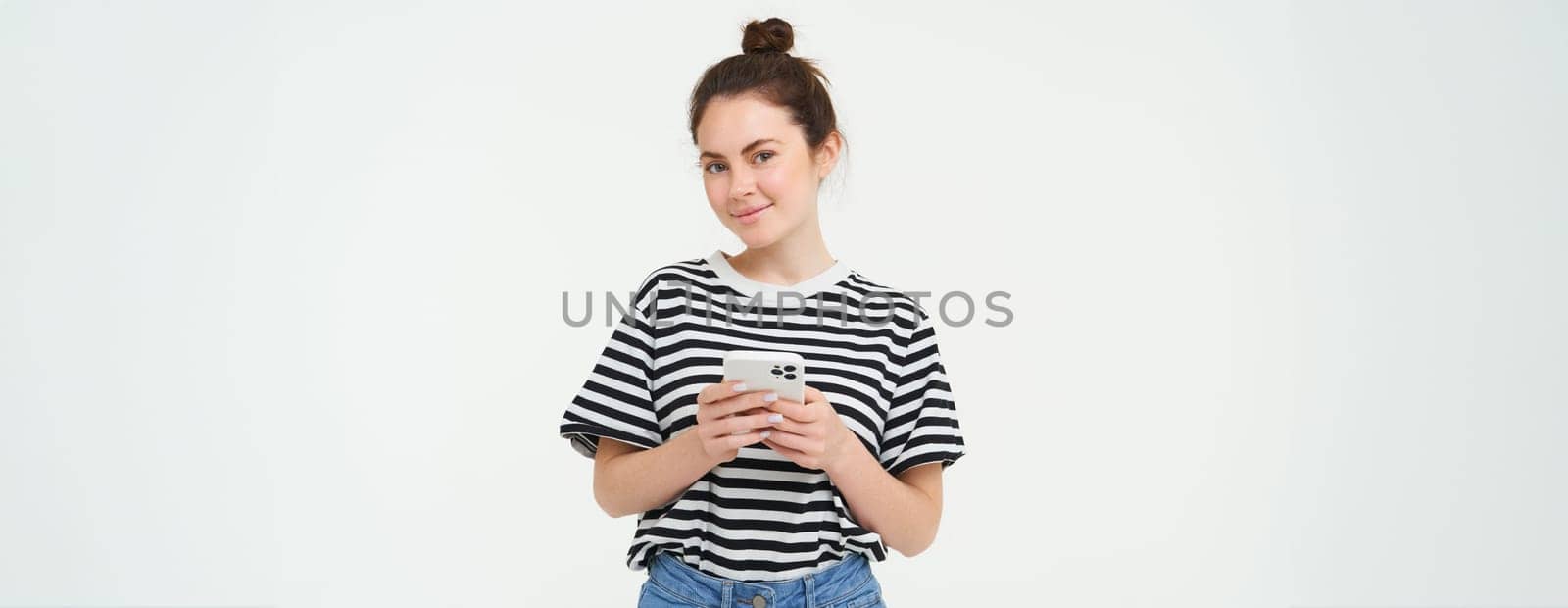 Portrait of smiling european woman, holding smartphone, using mobile app, online shopping, concept of technology.