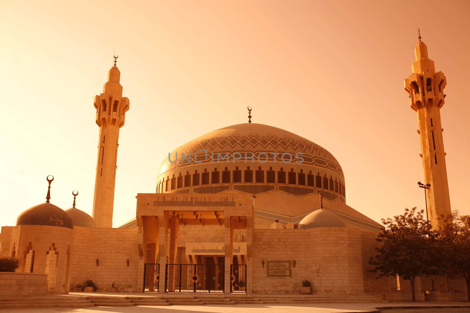the  King Abdullah Mosque in the City Amman in Jordan in the middle east.