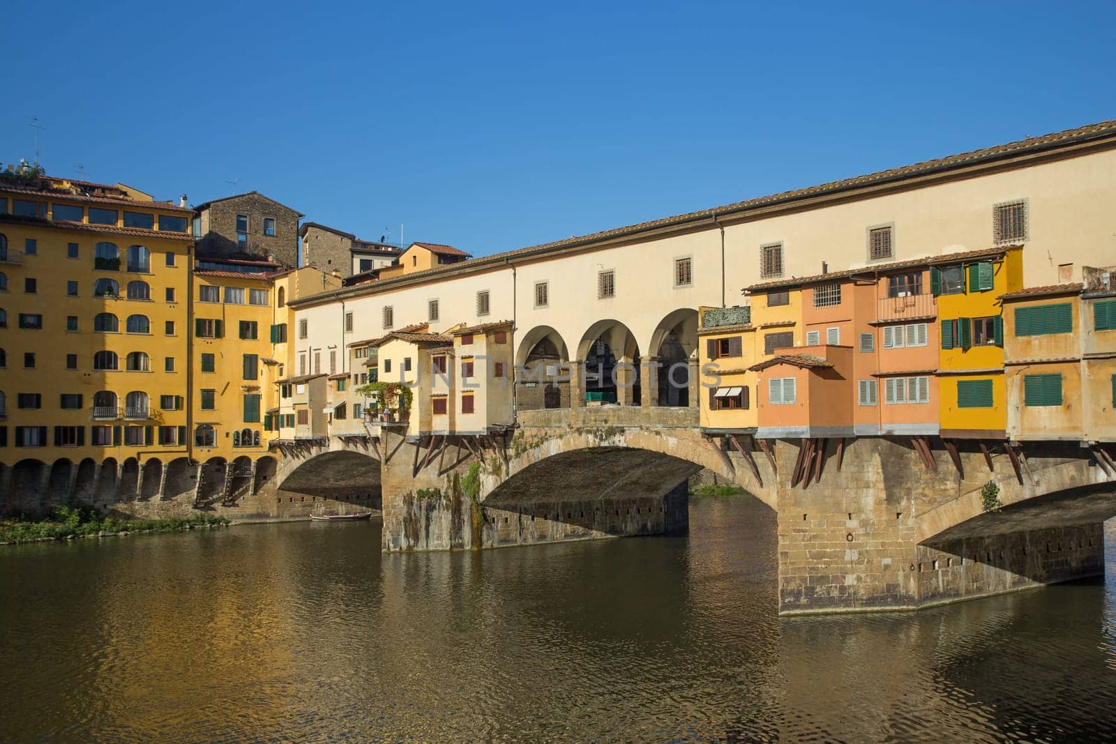 Ponte Vecchio Bridge having been built in the 1350. ( Florence, Tuscany, Italy)