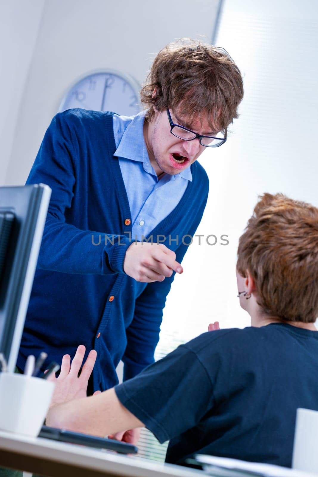 employees unhealthy environment with stres and arguing