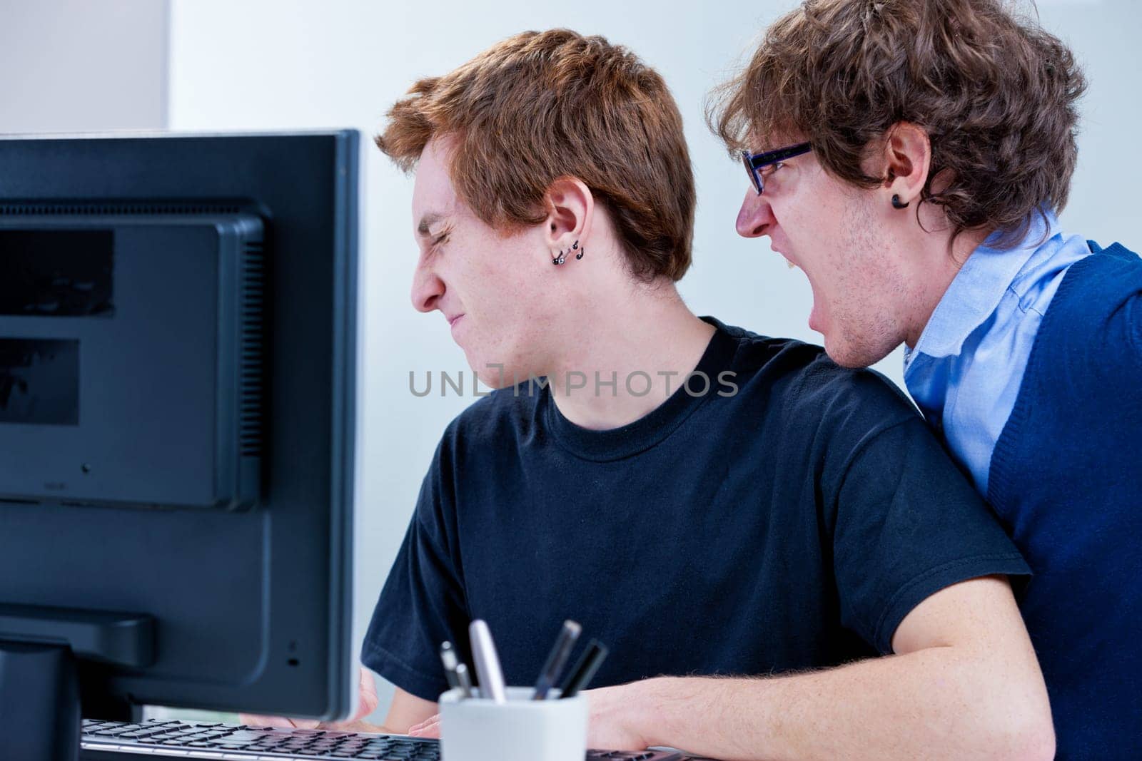 employees unhealthy environment with stres and arguing