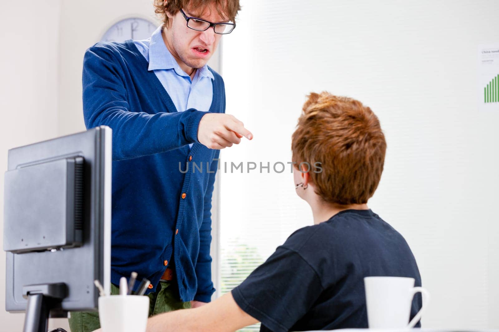 employees unhealthy environment with stres and arguing