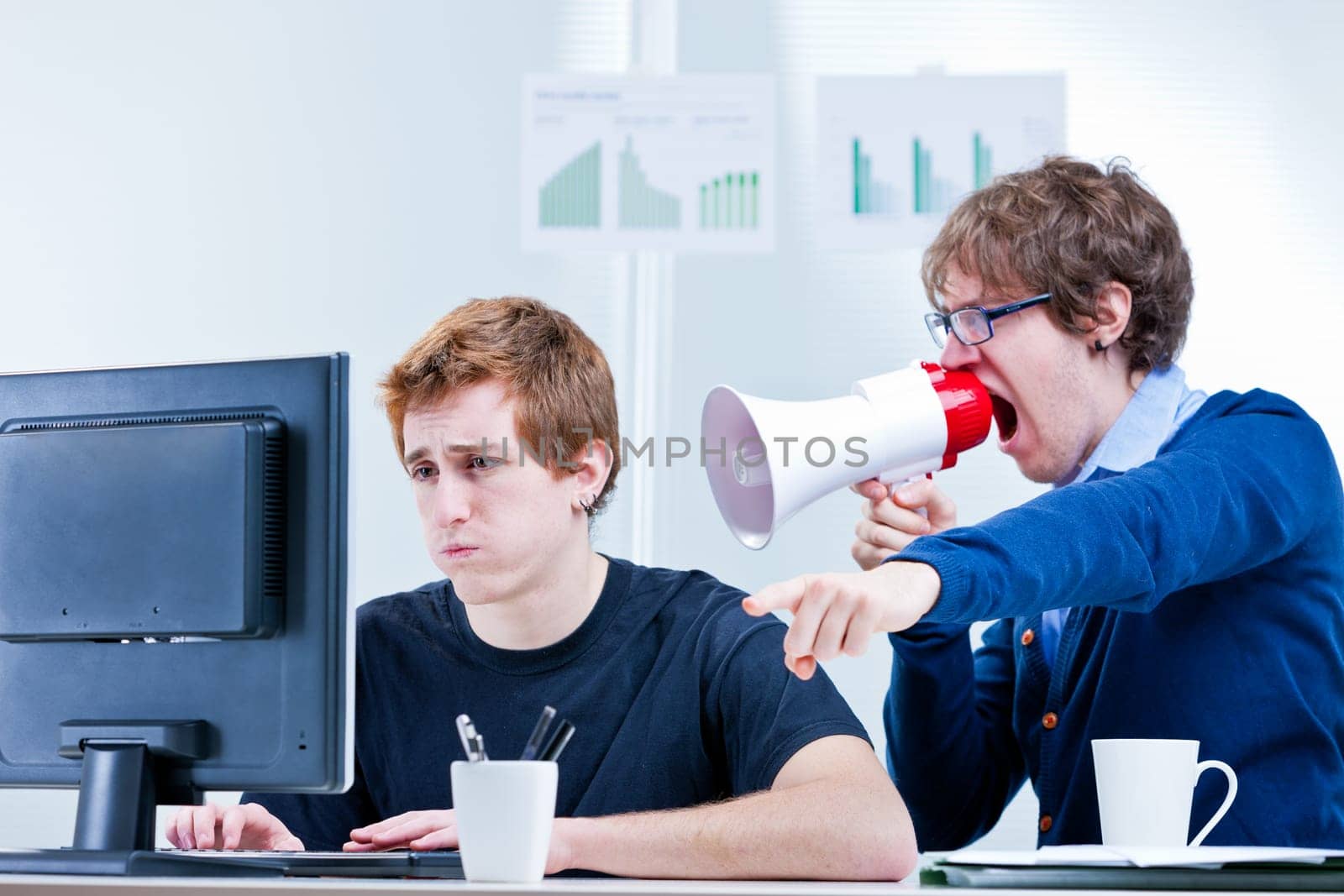 employees unhealthy environment with stres and arguing