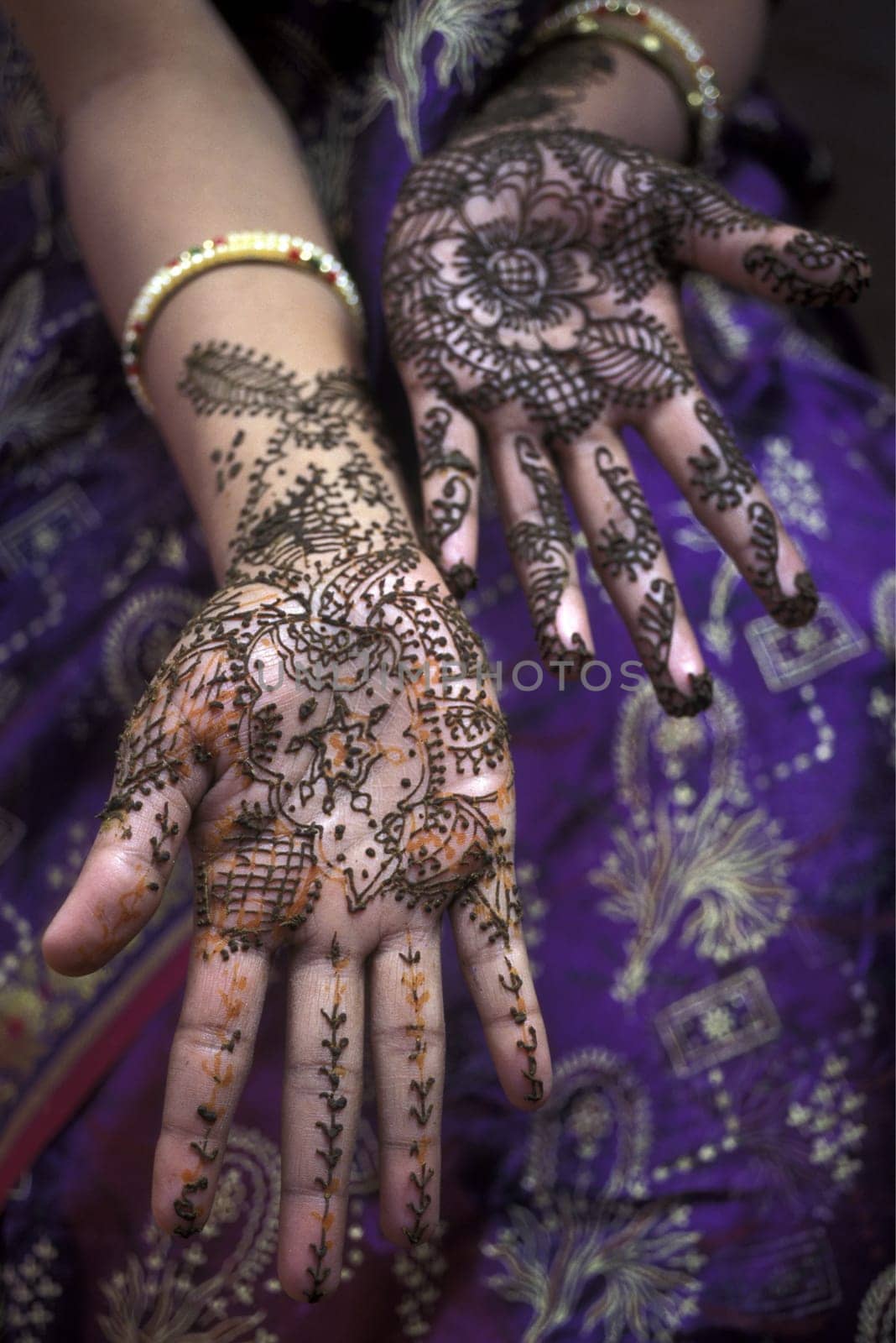 a woman is making henna in the town of Jaisalmer in the province of Rajasthan in India.