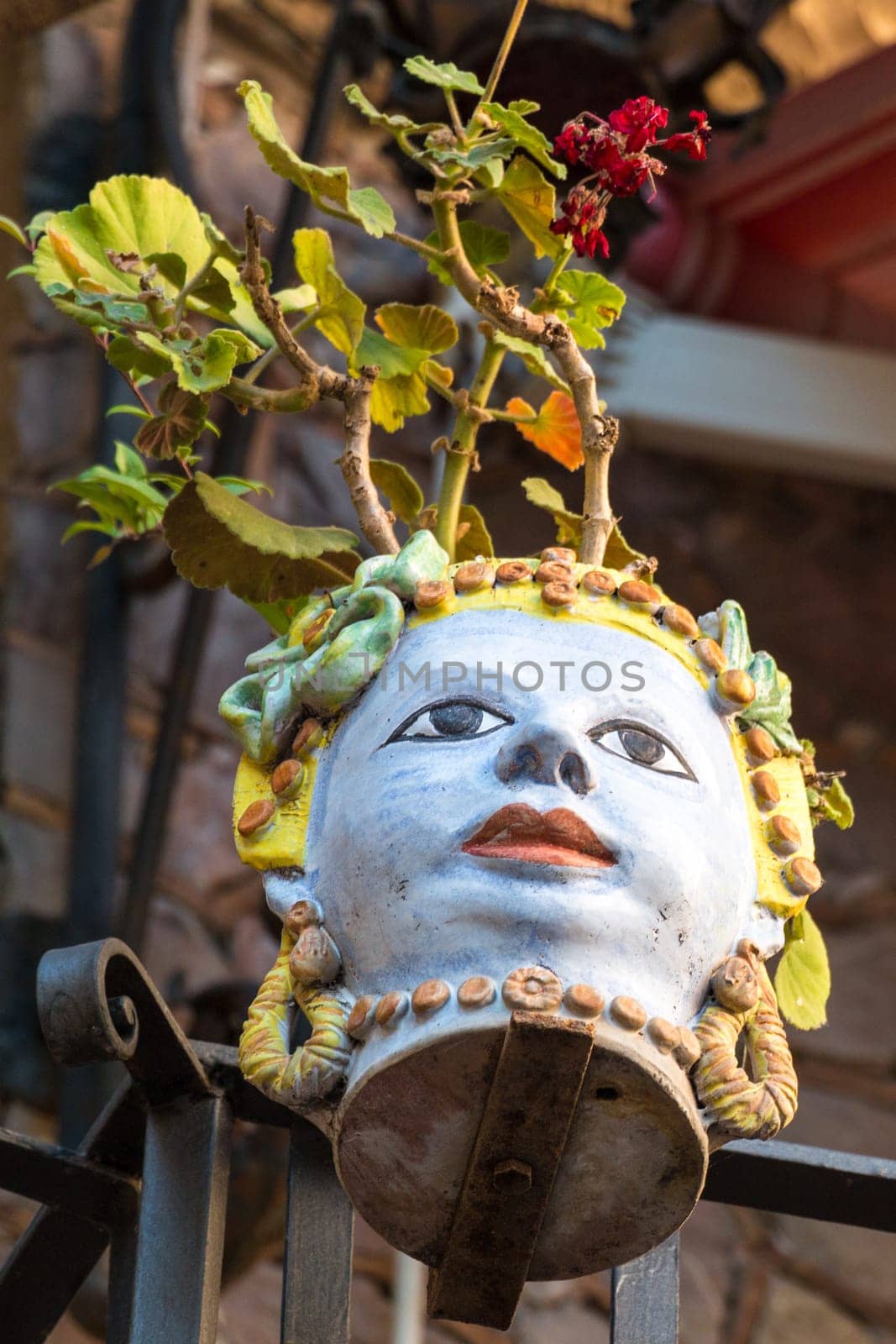 Head of earthenware hanging from a balcony