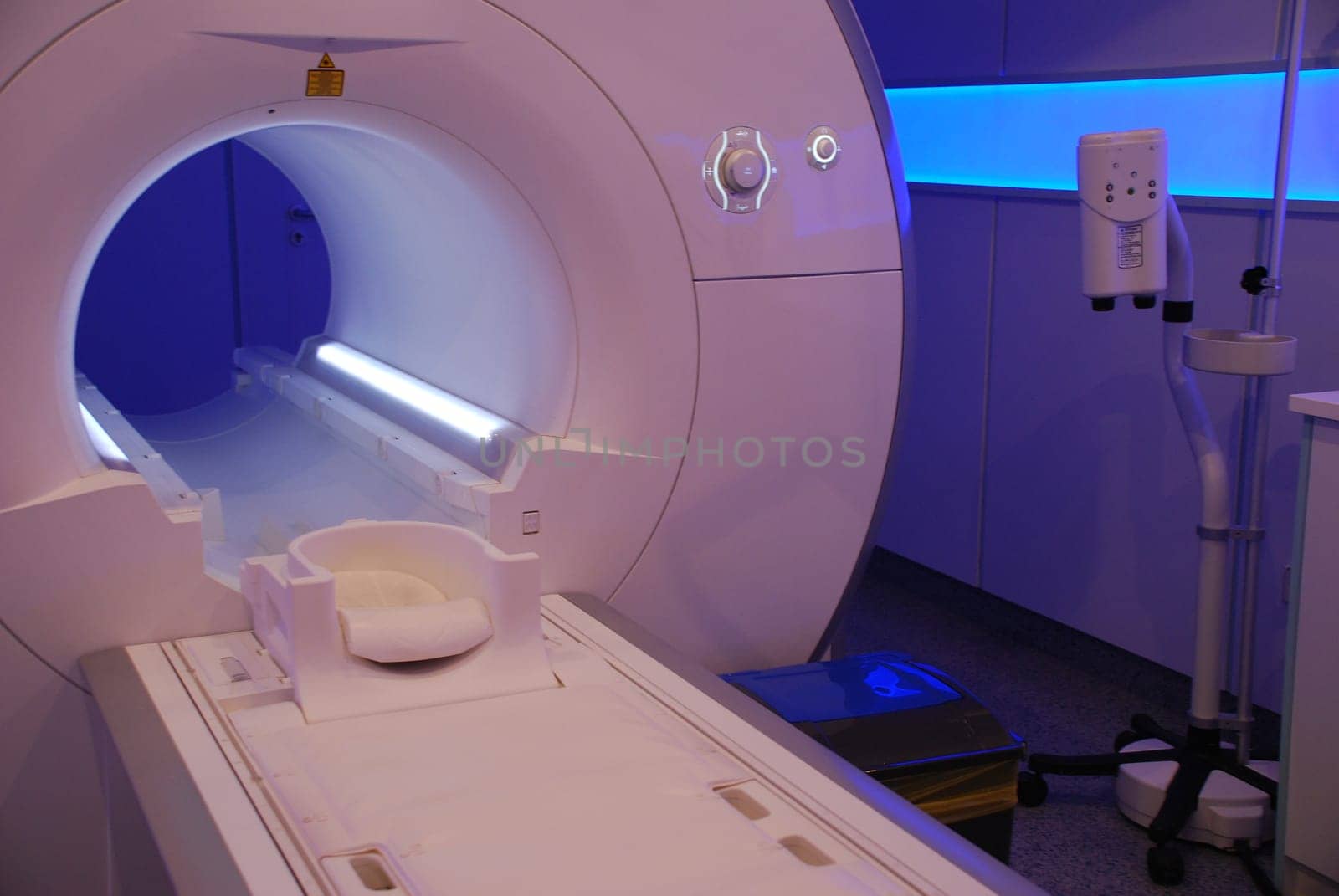 Magnetic resonance imaging MRI Examination of nuclear magnetic resonance imaging radiologist