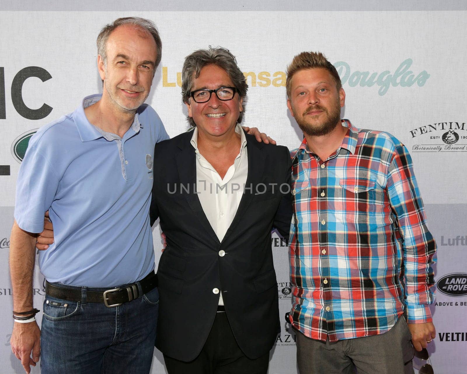 Christian Uhrig ( Landrover) Michael van Droffelaar (wavemusic) und Lutz Haefner , .Landrover Public Chill 2015 im Unileverhaus Hamburg