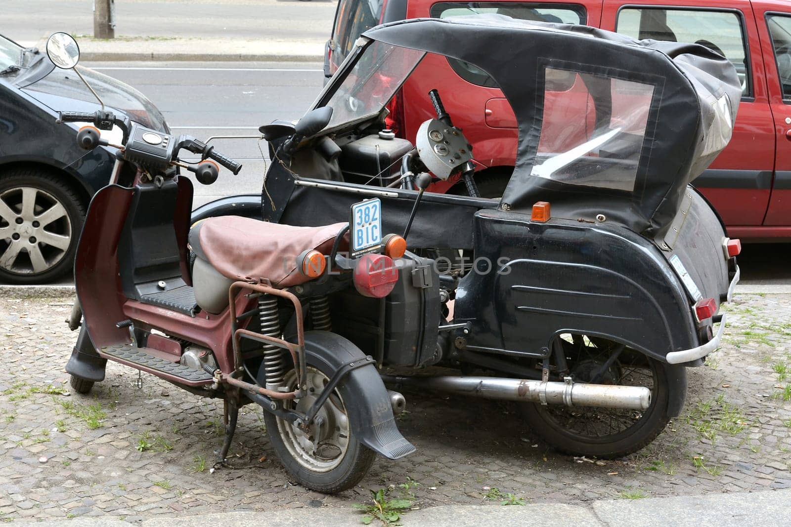 Simson scooter and Krause duo from GDR production on the roadside in Berlin