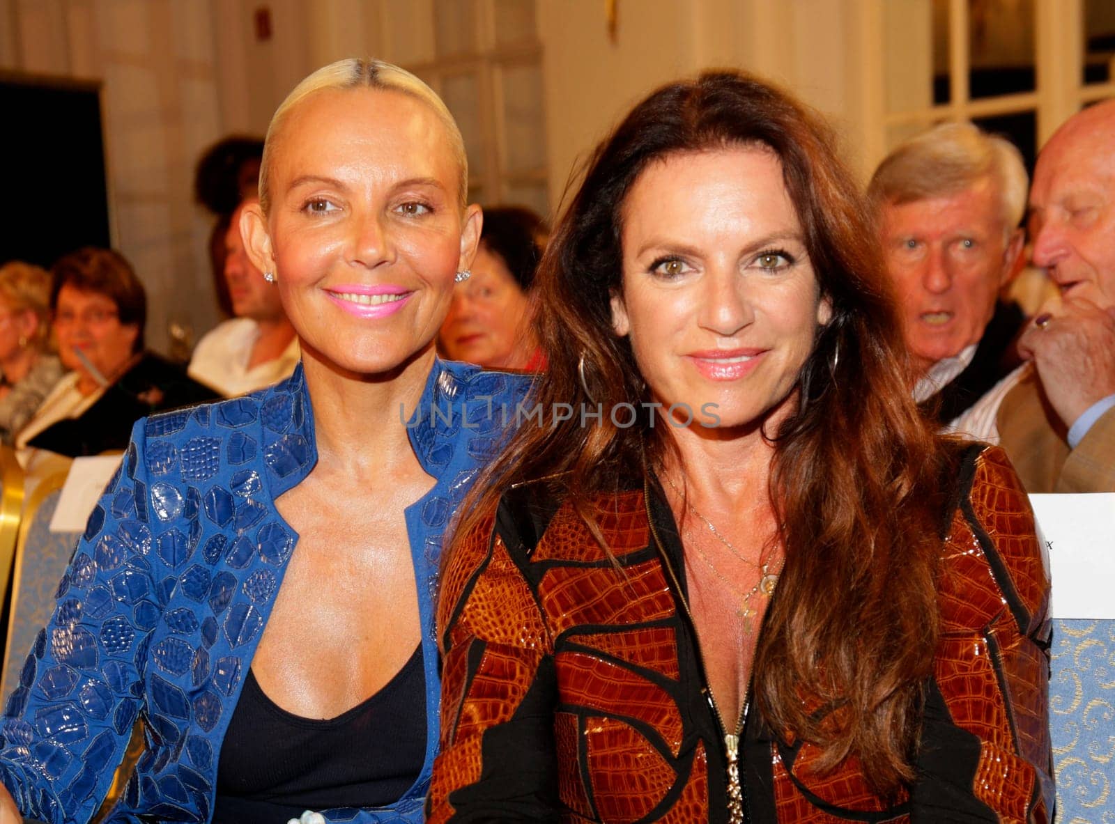 Natascha Ochsenknecht und Christine Neubauer ,   Modenschau  Herbst/Winter 2015  von Liz Malraux Design in Hamburg