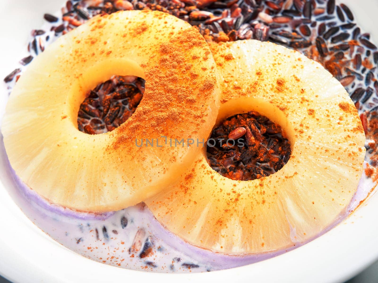 Wild rice with milk and pineapple - Thai dessert