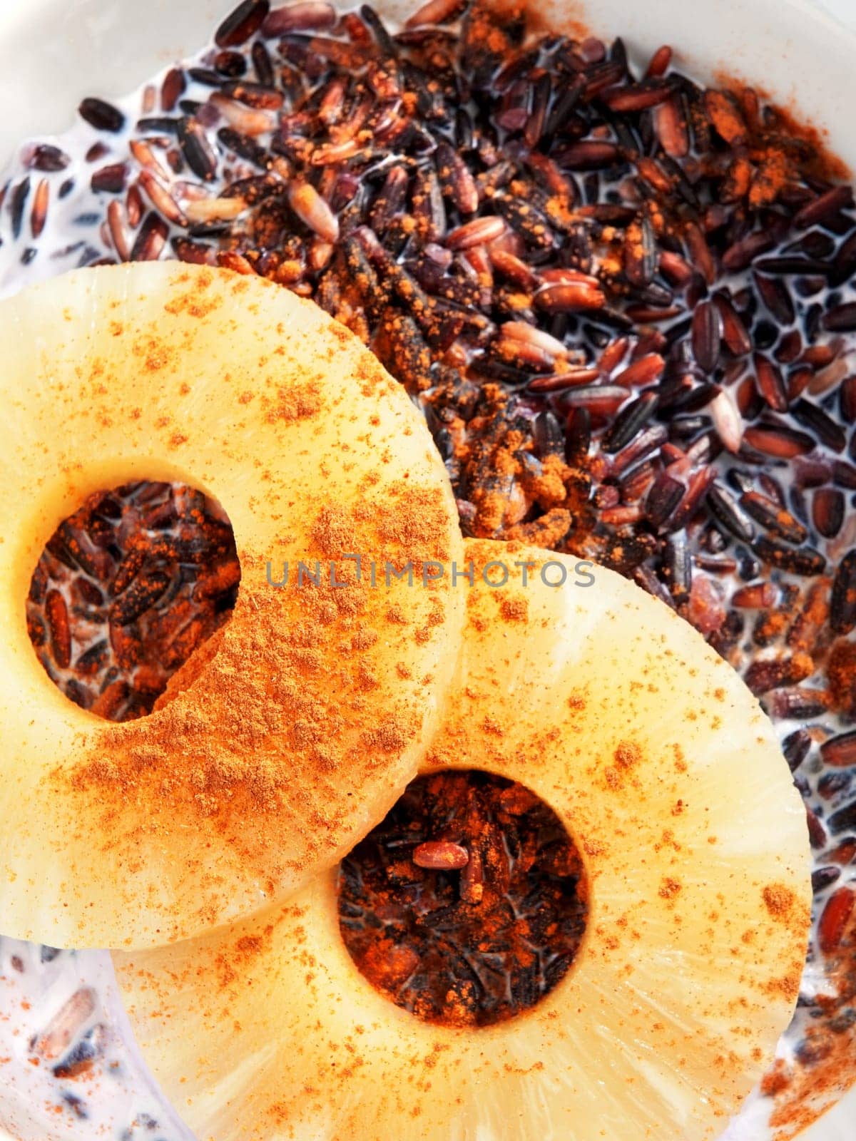Wild rice with milk and pineapple - Thai dessert