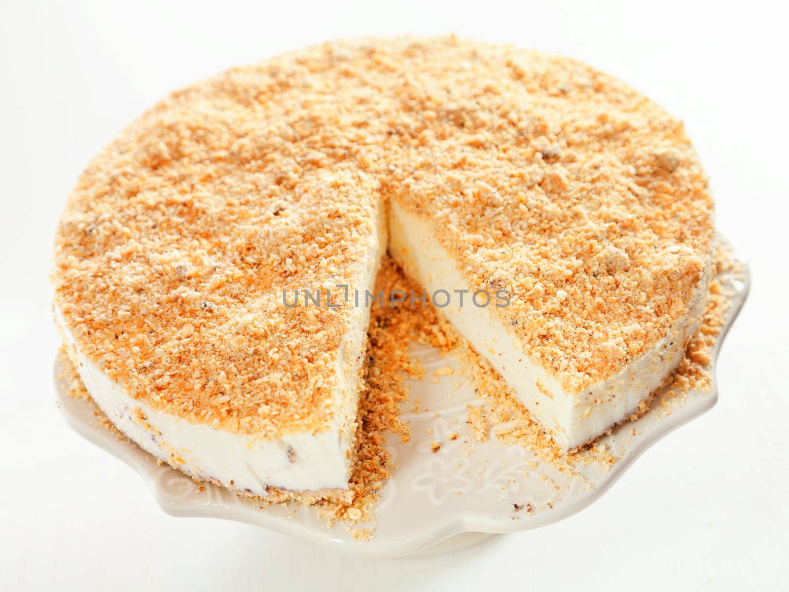 Cheesecake with nuts