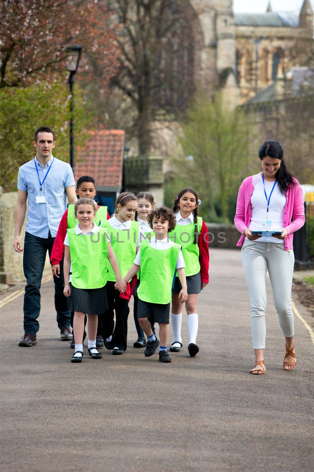 Group of elementary school children on class field trip, with their teachers