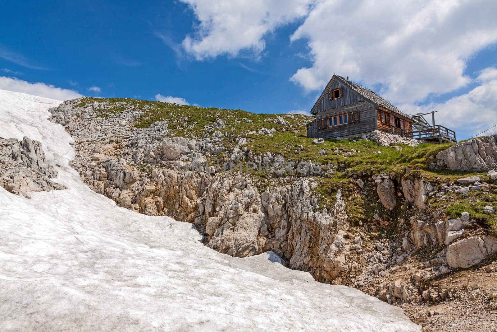 Lodge at the Dachstein near the ice / snow