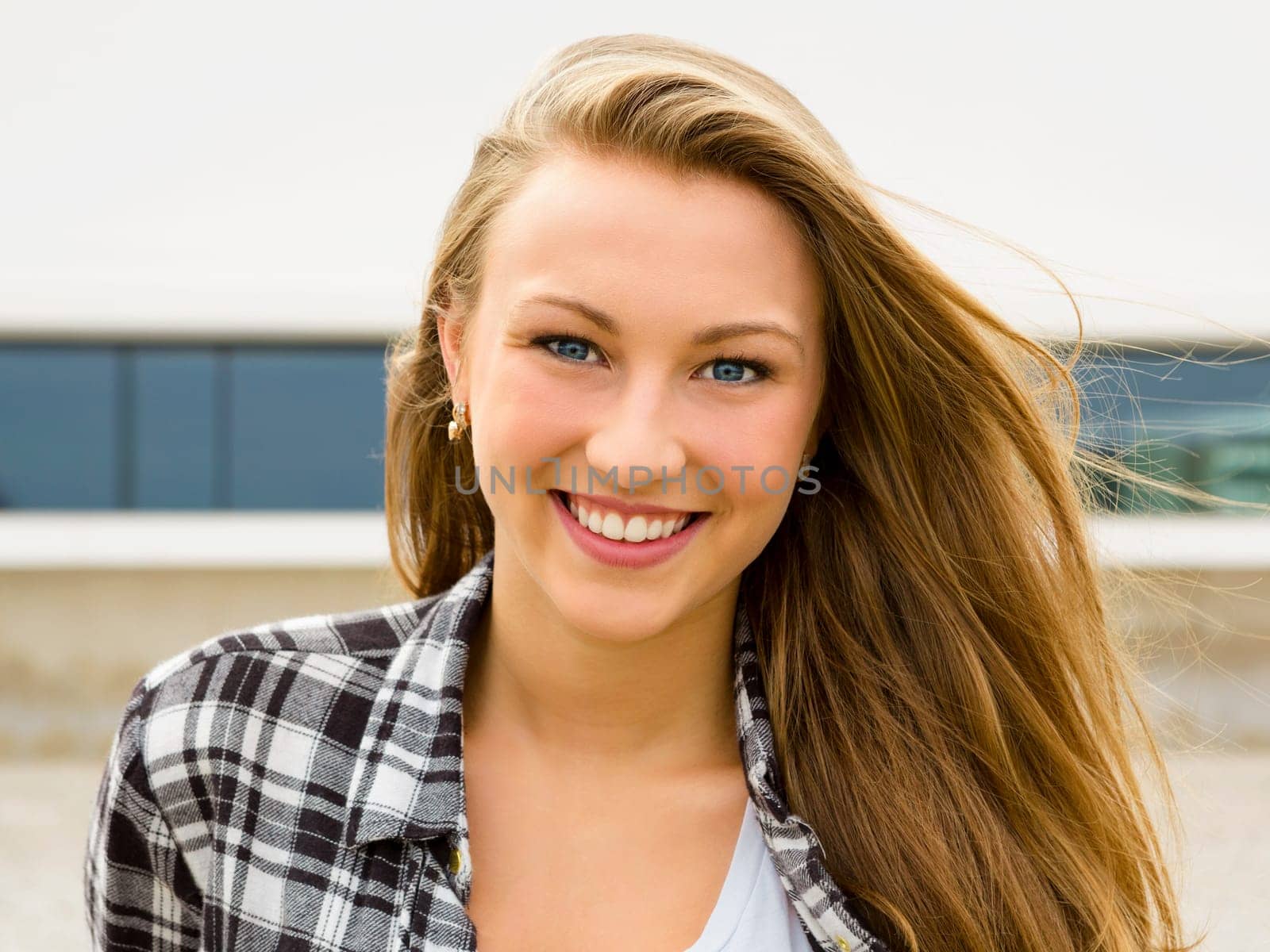 A beautiful and young girl smiling