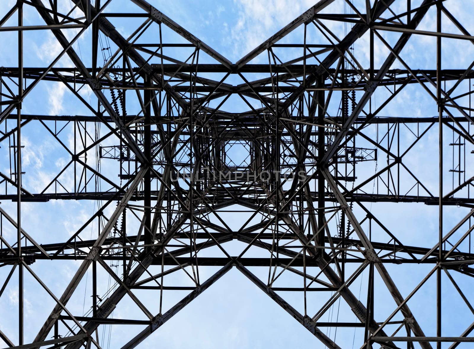 Bottom mesh transmission power towers