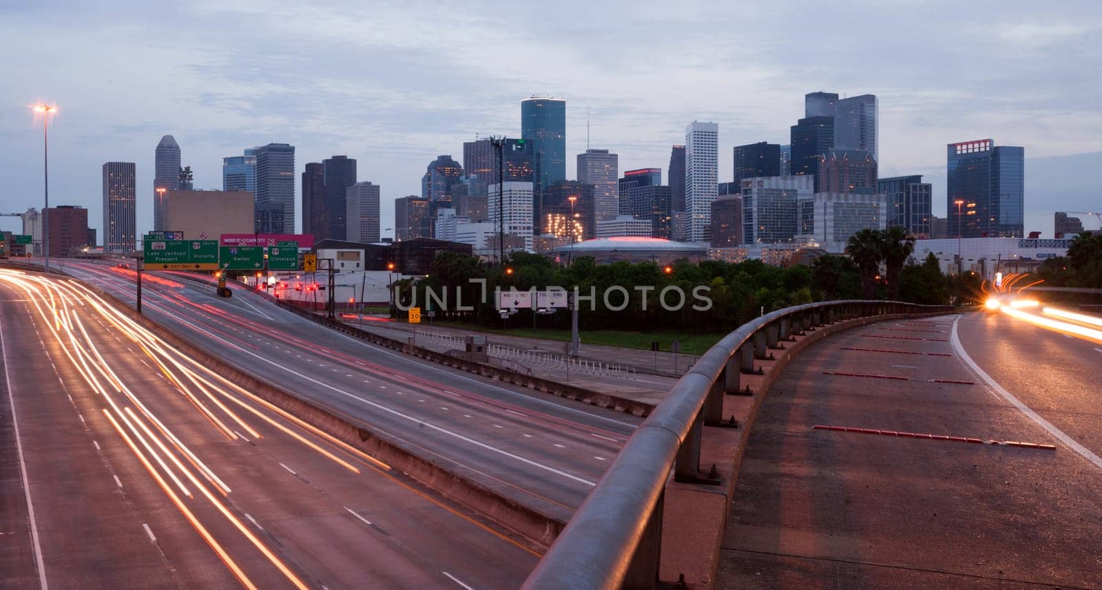 Night falls as rush hour winds down in Houston, Texas