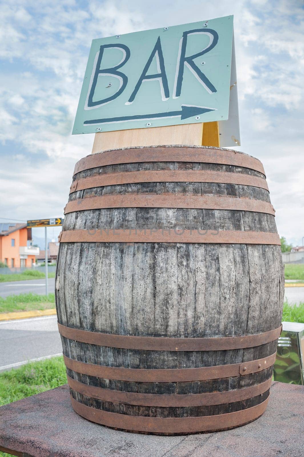 An old wine barrel to indicate a bar