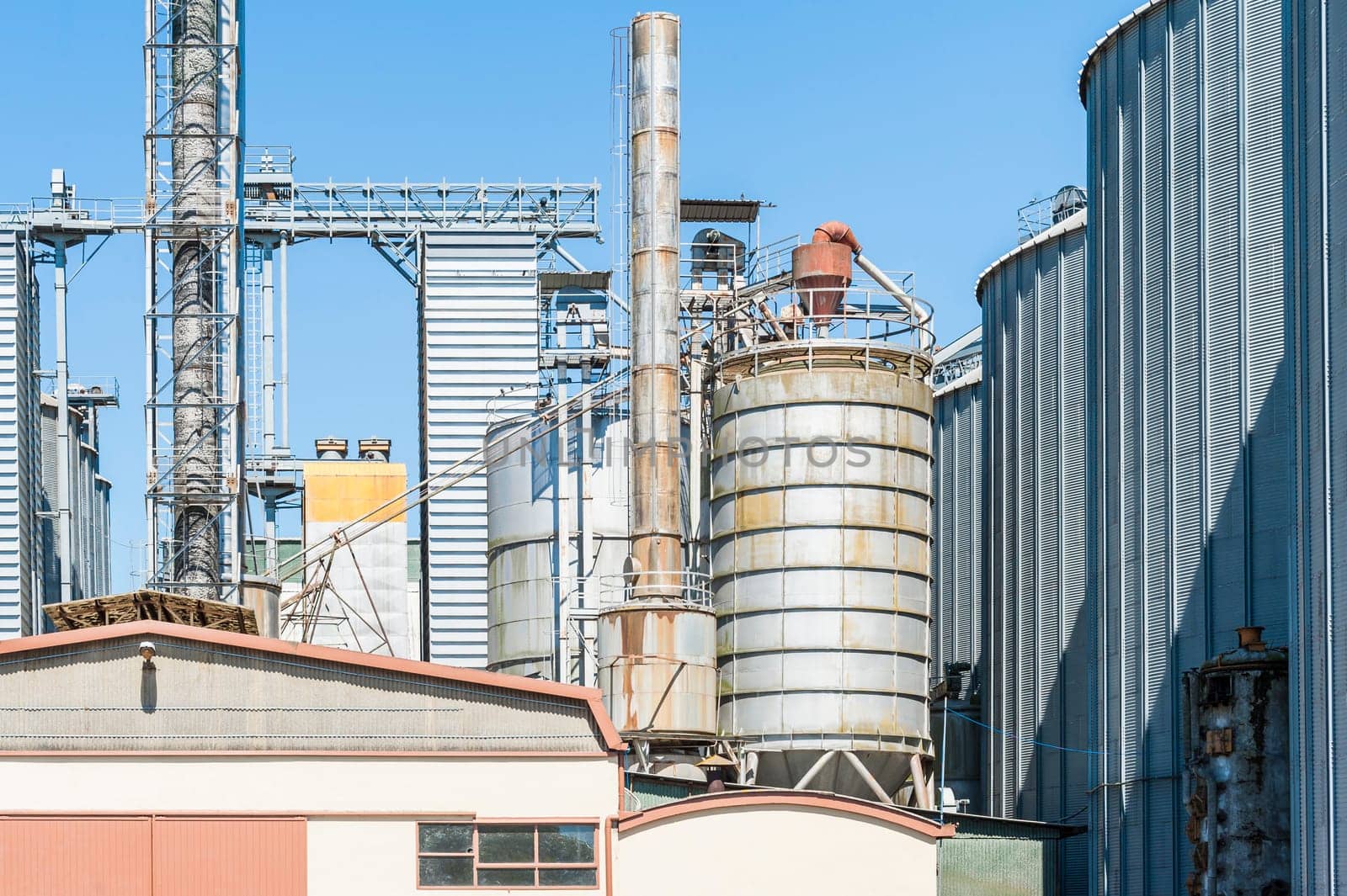 Storage facility and drying of cereals, silos and towers drying