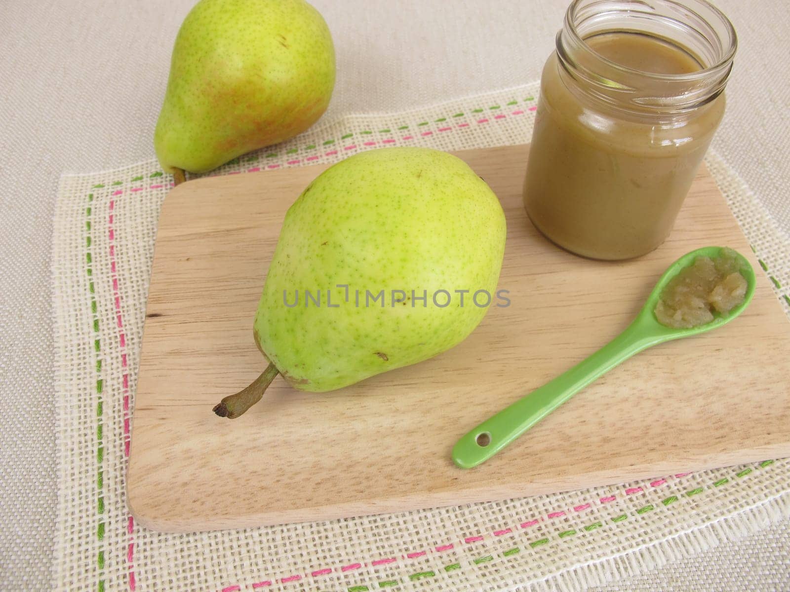 Fruit spread from pears