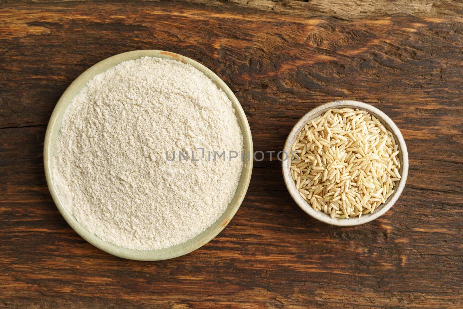 Whole grain rice and rice flour in small potted bowls