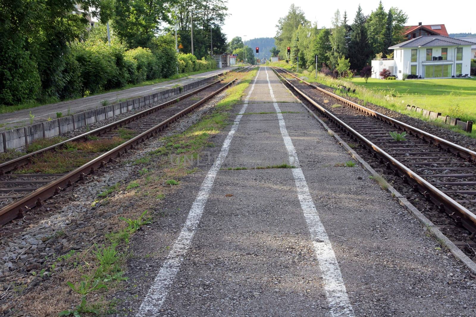 A deserted platform at a railway station